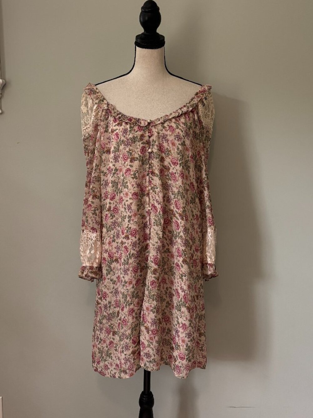 VICI Floral Off Shoulder Lace Sleeve Dress Medium Like New